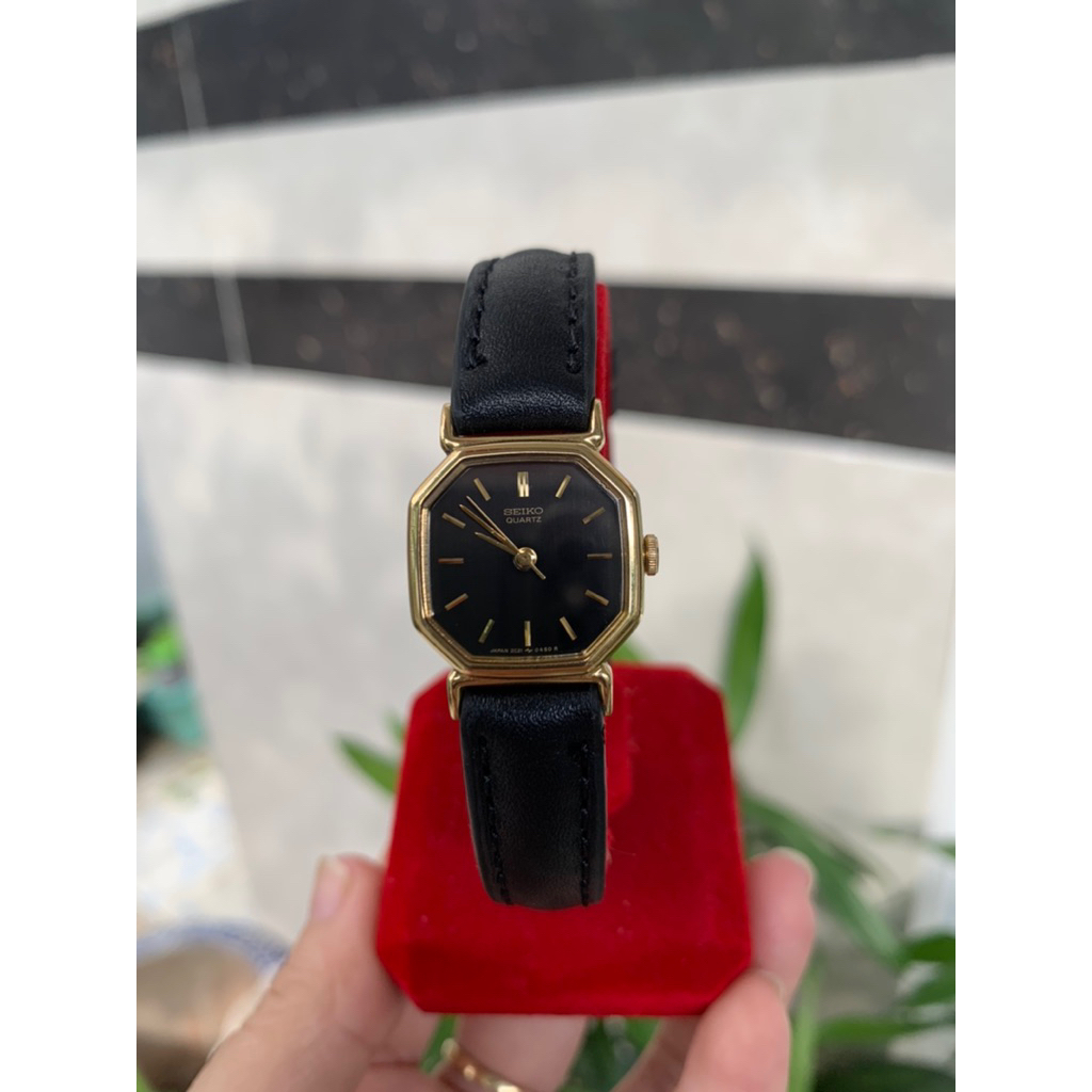Đồng hồ nữ tank  vàng Seiko