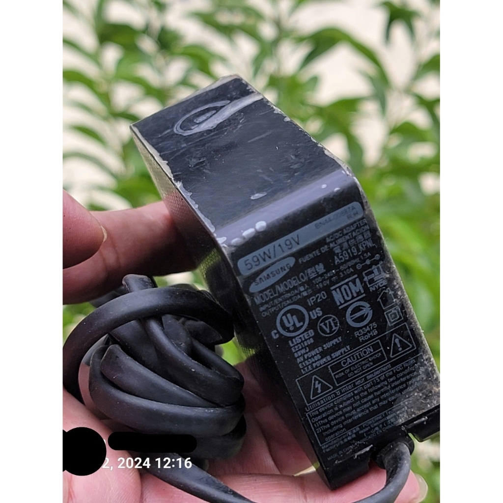 Sạc Samsung 19v 59w. hàng theo máy không bán hàng nhái.