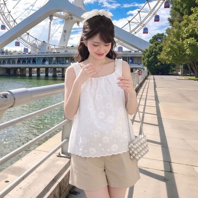 Áo 2 dây nữ Twentyfive bản to, dây nhún, dáng rộng, họa tiết thêu hoa nhỏ 6015