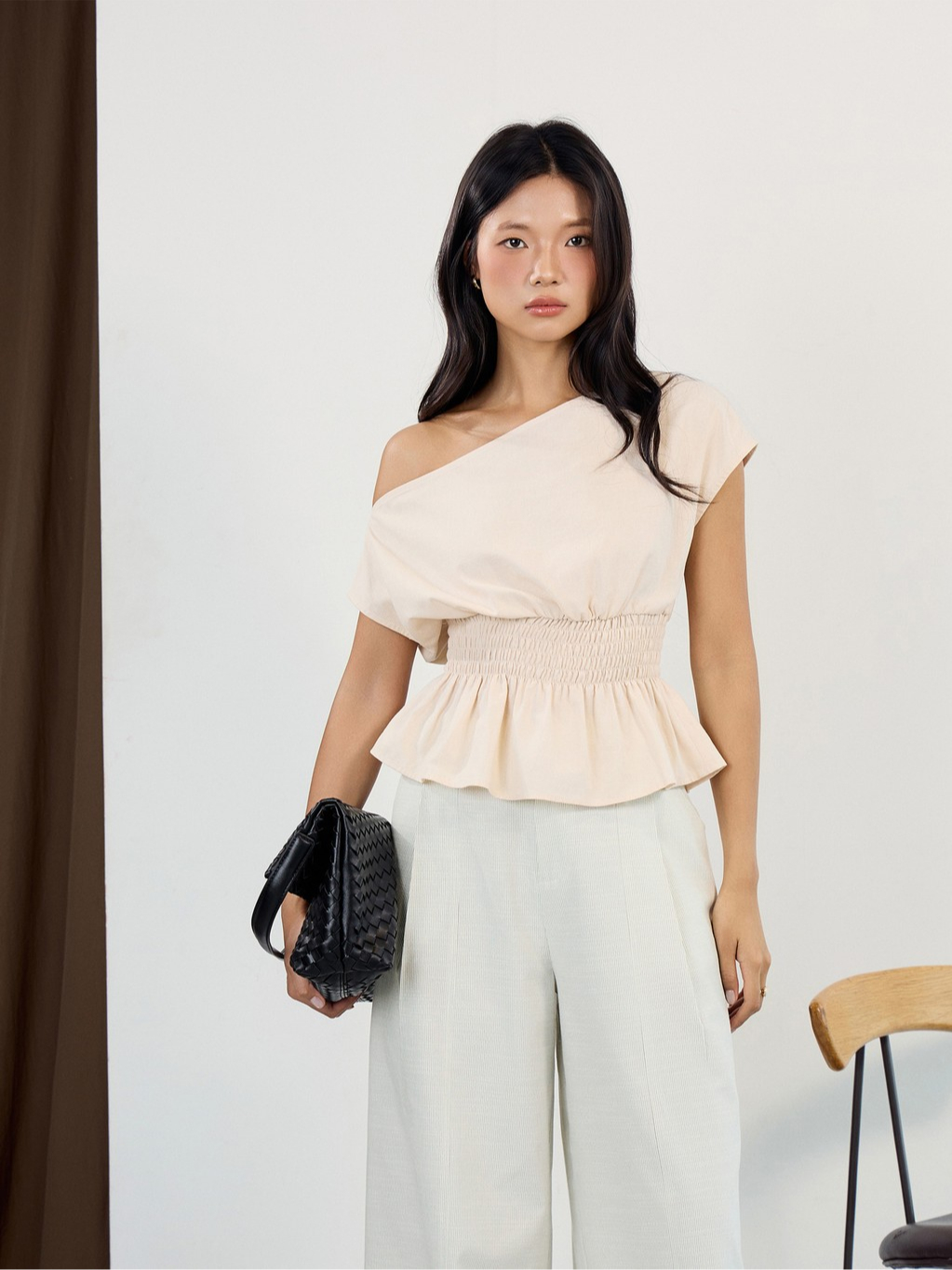 Áo linen trễ vai bo chun THE C.I.U, áo kiểu ngắn cánh dơi chiết eo peplum - Olivia Top - MN13 | BigBuy360 - bigbuy360.vn
