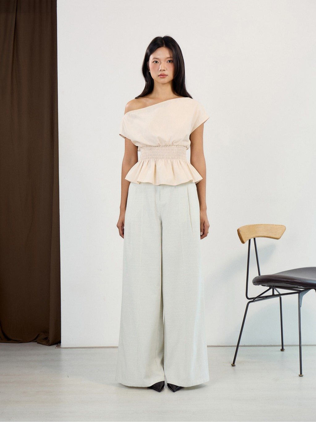 Áo linen trễ vai bo chun THE C.I.U, áo kiểu ngắn cánh dơi chiết eo peplum - Olivia Top - MN13 | BigBuy360 - bigbuy360.vn