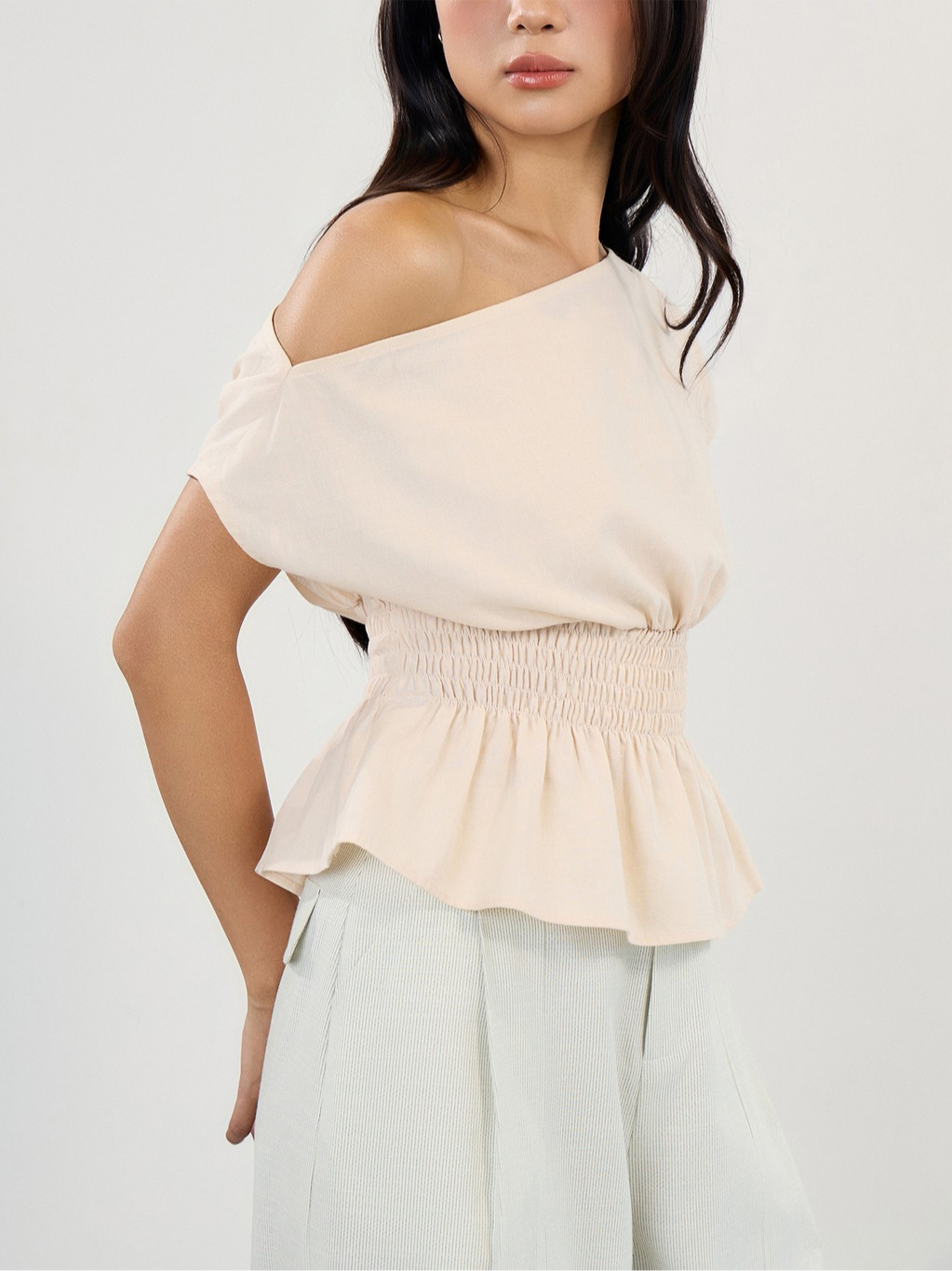 Áo linen trễ vai bo chun THE C.I.U, áo kiểu ngắn cánh dơi chiết eo peplum - Olivia Top - MN13 | BigBuy360 - bigbuy360.vn