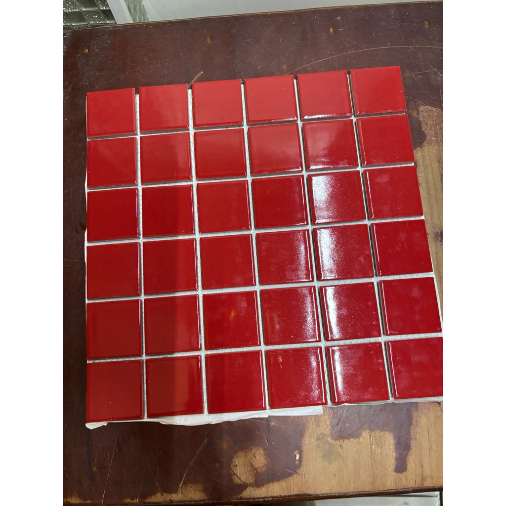 Gạch mosaic gốm sứ đỏ đậm men bóng. gạch gốm lưới