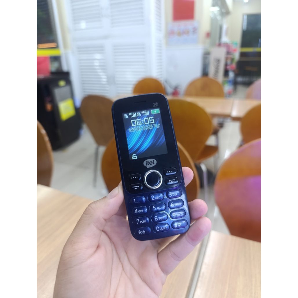 Điện thoại itel 8010 4G ( 2 sim 4G , có tiếng việt)