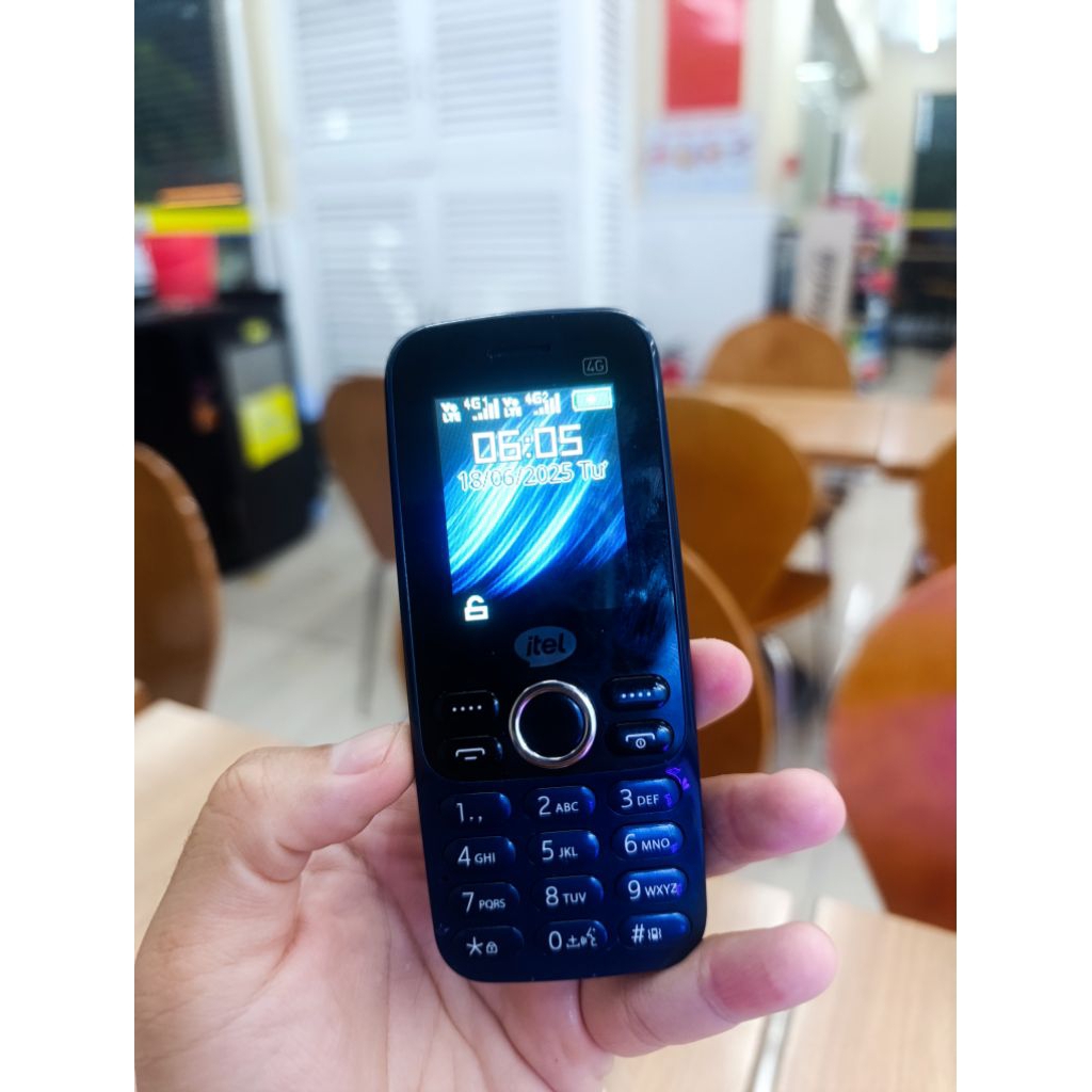 điện thoại itel 8010 4G ( 2 sim 4G , nghe gọi tốt )