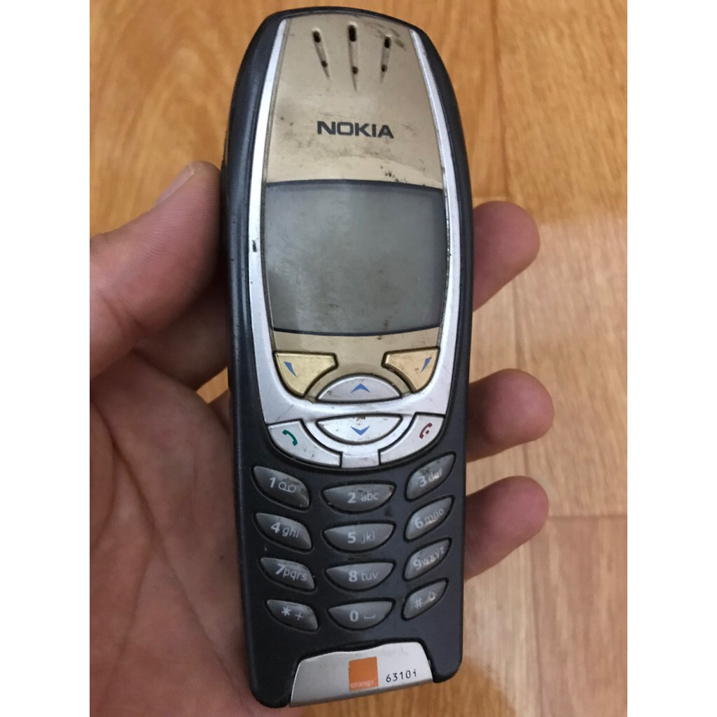 Xác Nokia 6310i không  bin màn còn lành, bán tù mù cho ae về ngâm cứu xào chẻ