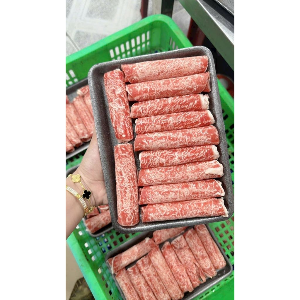 (HCM) Thịt bò Aukobe cuộn thơm ngon, khay 300g