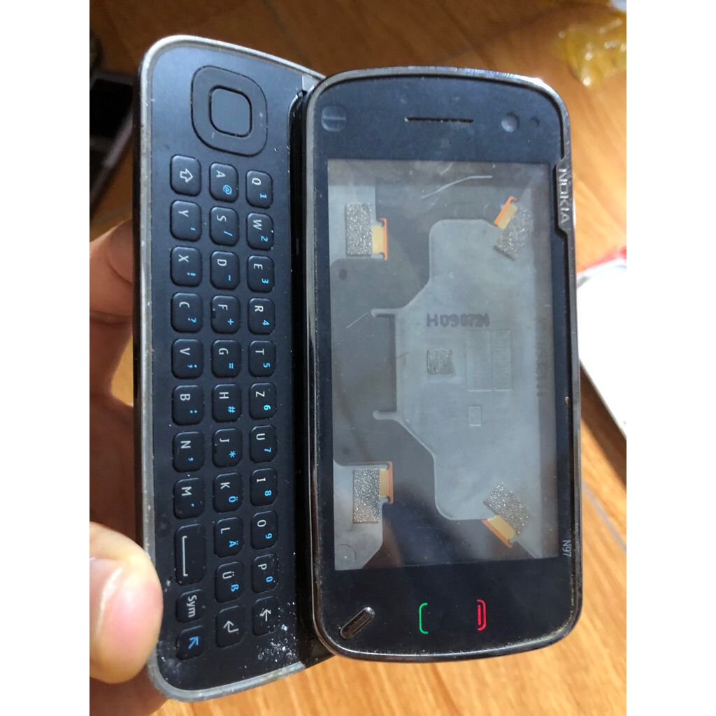 Xác Nokia N97 không màn, bấm còn rung k lên đèn phím, không bin đủ nắp lệch màu, ae về tét thêm lấy 