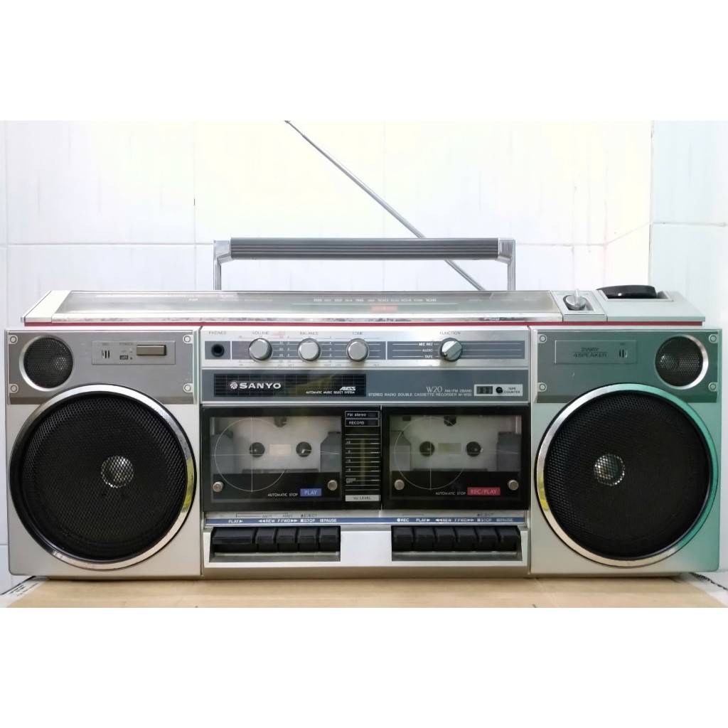 Radio cassette Sanyo M-W20 đồ cũ nghe hay ok 100%