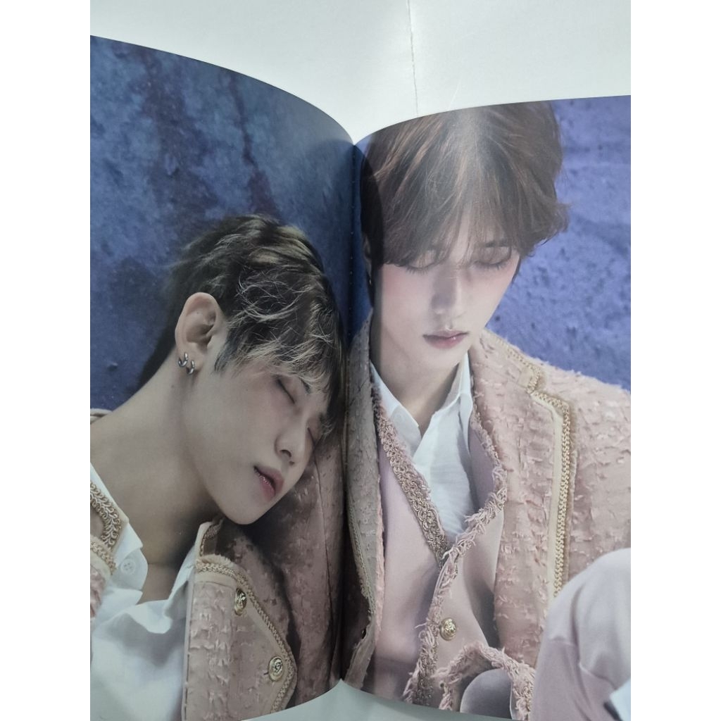 [ PHOTOBOOK] TXT - TOMORROW X TOGETHER WORLD TOUR [ACT: LOVE SICK] IN SEOUL (chỉ photobook)