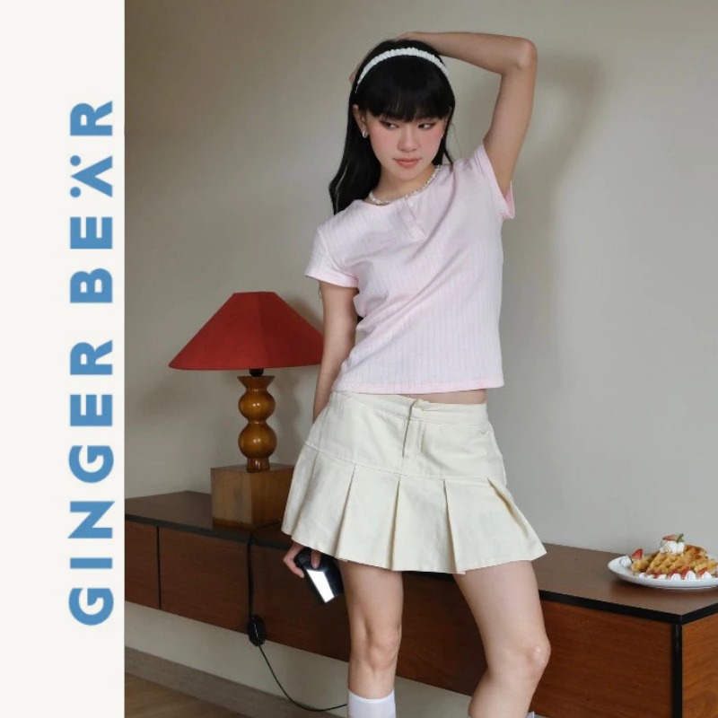 Chân Váy Xếp Ly Kaki Gingerbear Baguette Mini Skirt – Váy Ngắn Cạp Cao Có Quần Lót Trong, Form Đẹp H