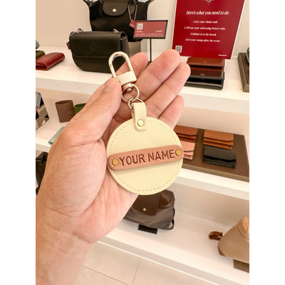 Móc khoá tròn khắc tên Vuông Shop Circle