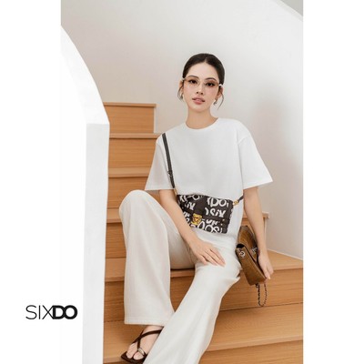 Áo phông cổ tròn họa tiết túi SIXDO (White Crossbody Cotton Tshirt)