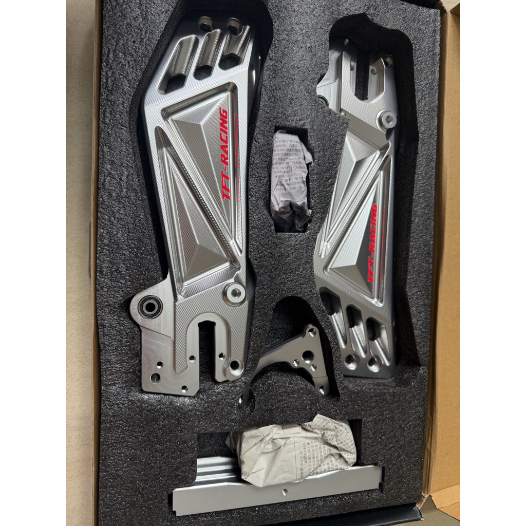 [Phụ Tùng Xe Điện] Gắp Sau Nhôm CNC Qs TFT Racing v1 VÀ V2 Cho Xe Điện Tương Thích Với Bánh 10 Và 12