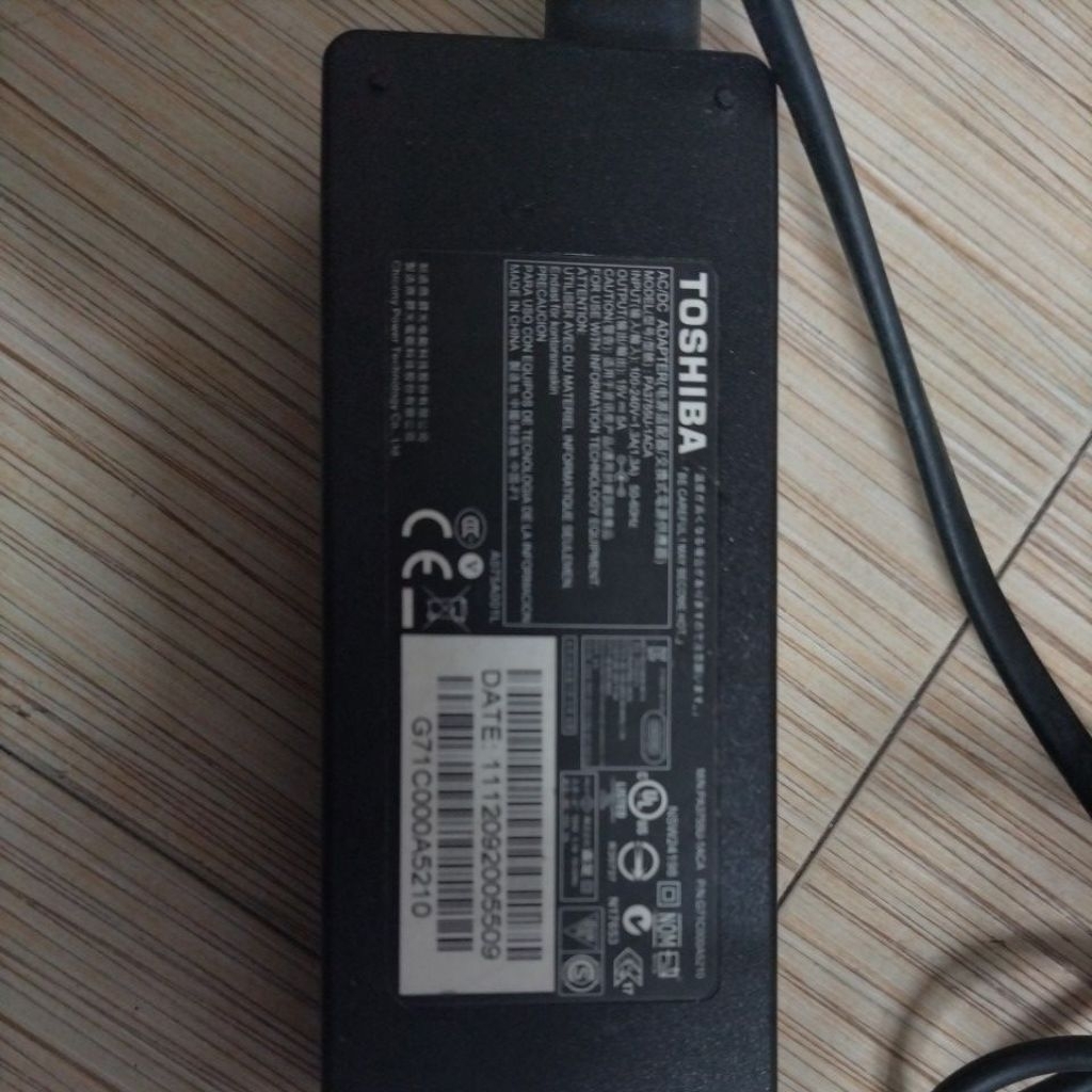 Sạc Toshiba Zin 15V 5A 75W – Model PA3755U-1ACA