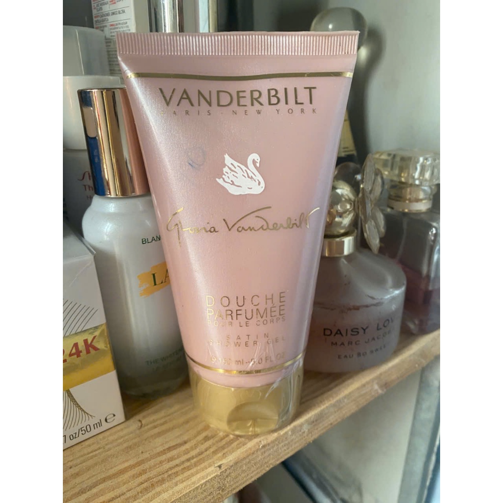 Sữa tắm Gloria Vanderbilt Vanderbilt Satin Shower Gel dạng tuýp màu hồng