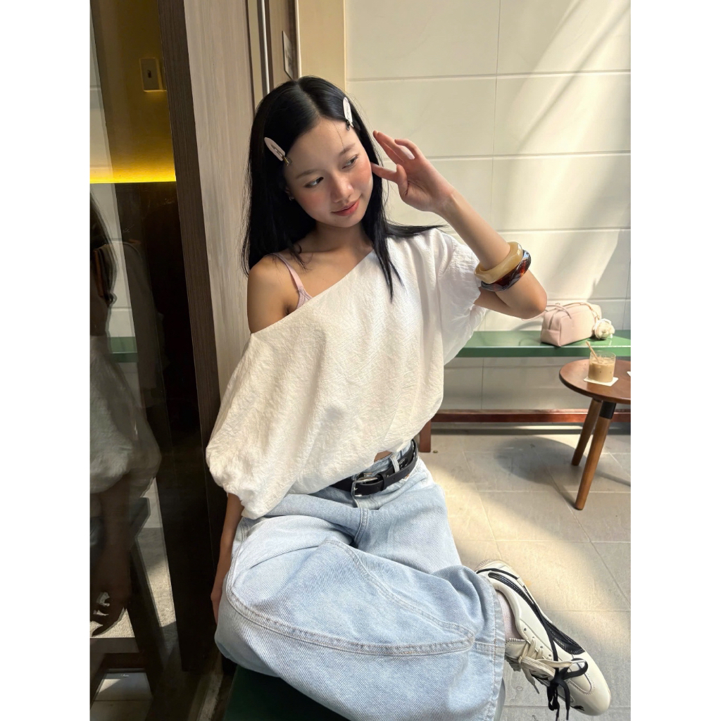 𝐁𝐥𝐨𝐨𝐦𝐢𝐞 𝐓𝐨𝐩 - Áo Bí Tay Bồng Lệch Vai 𝙗𝙮 𝙣𝙤𝙘𝙤.𝙡𝙖𝙗𝙚𝙡 Chất Liệu Tơ Hongkong Mềm Óng Ánh Phong Cách Bas