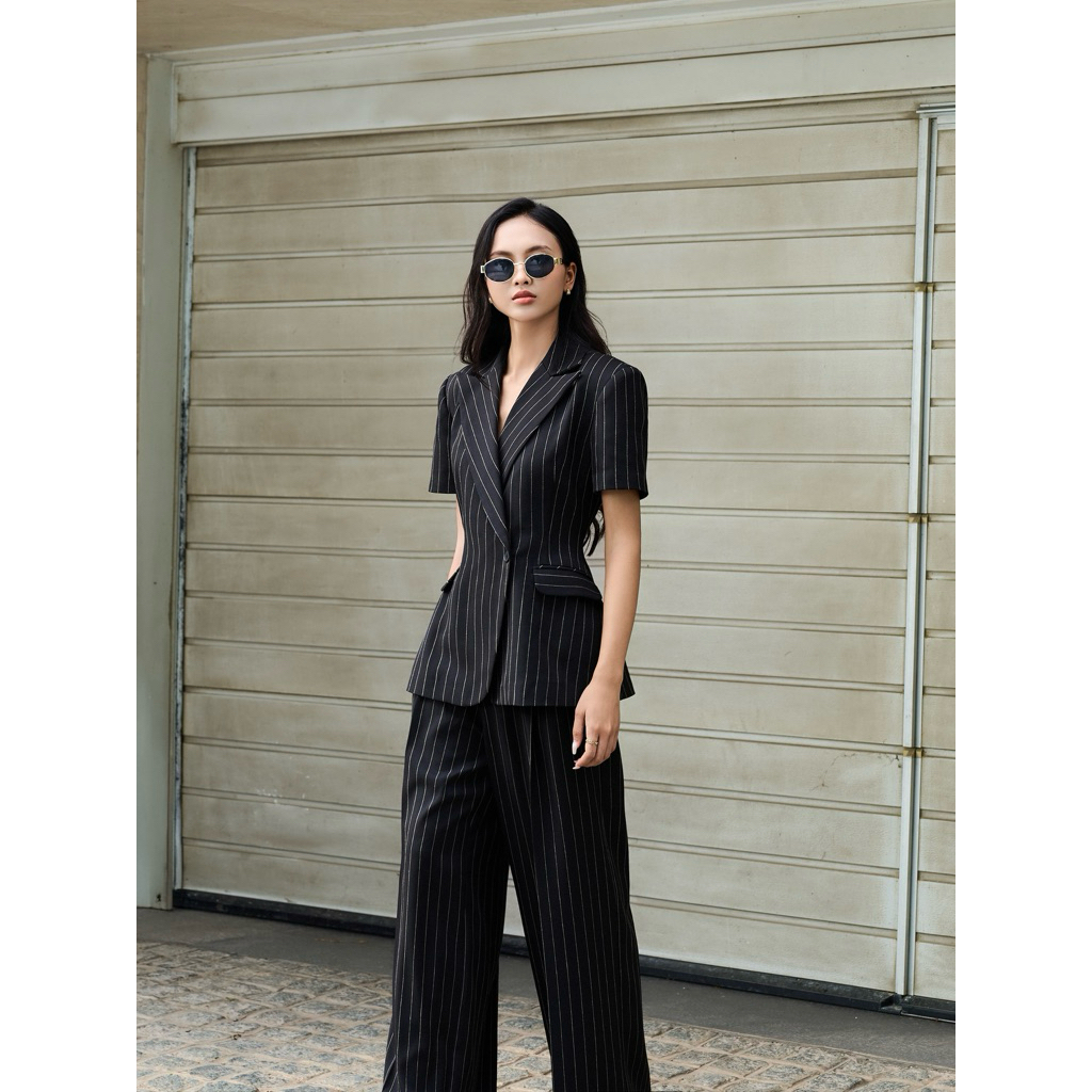 Set áo blazer kẻ cộc tay dáng eo cúc lệch nữ, quần suông màu đen kẻ thanh lịch thời trang HERA