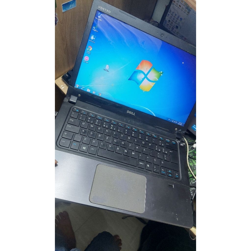 xác laptop dell vostro 5460 i3 3110M ram 4 không ổ cứng. máy xấu phím tịt nhiều. có sạc