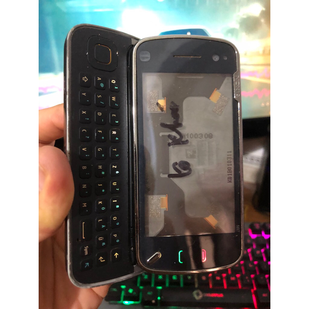 Xác Nokia N97 không màn, main sống bấm rung lên đèn phím, bấm phím thấy phản hồi âm thanh,k bin đủ n