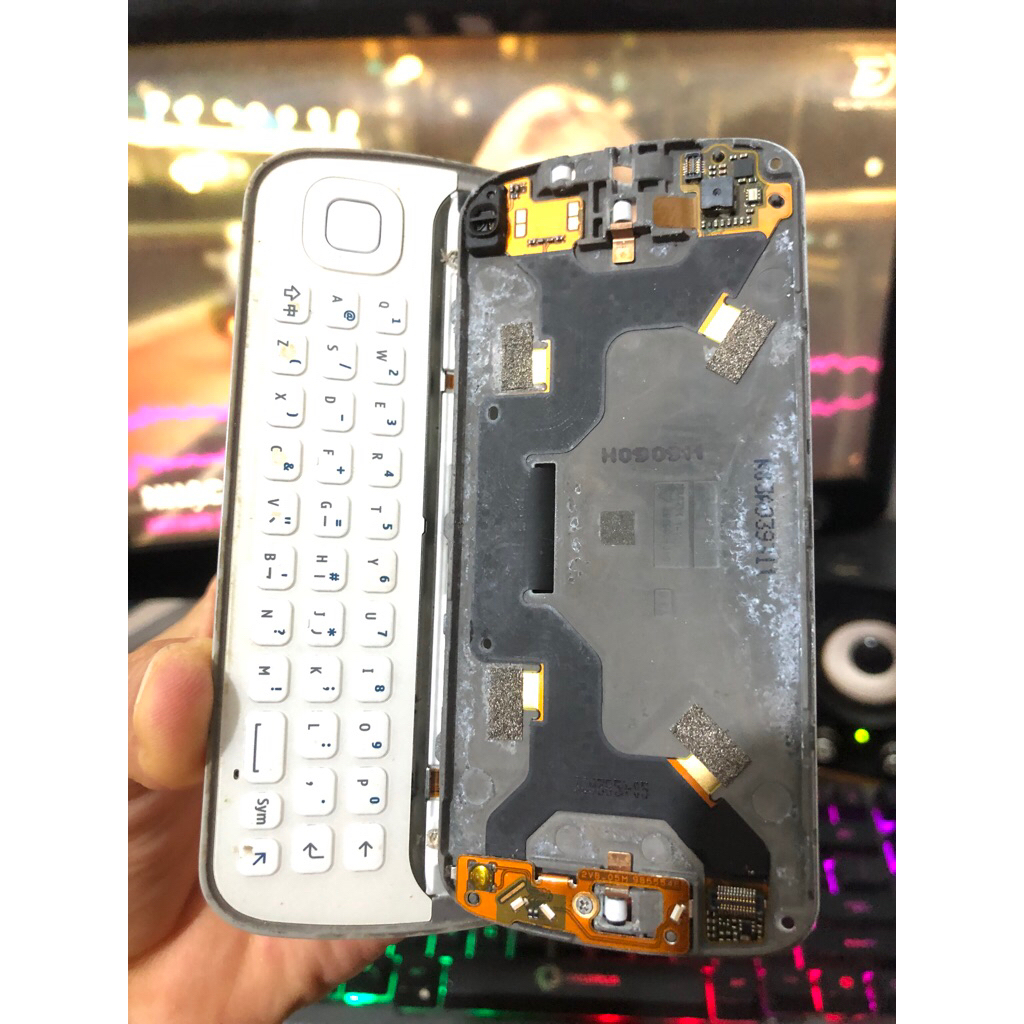 Xác Nokia N97 không thấy lên gì, k bin đủ nắp, ae lấy đồ