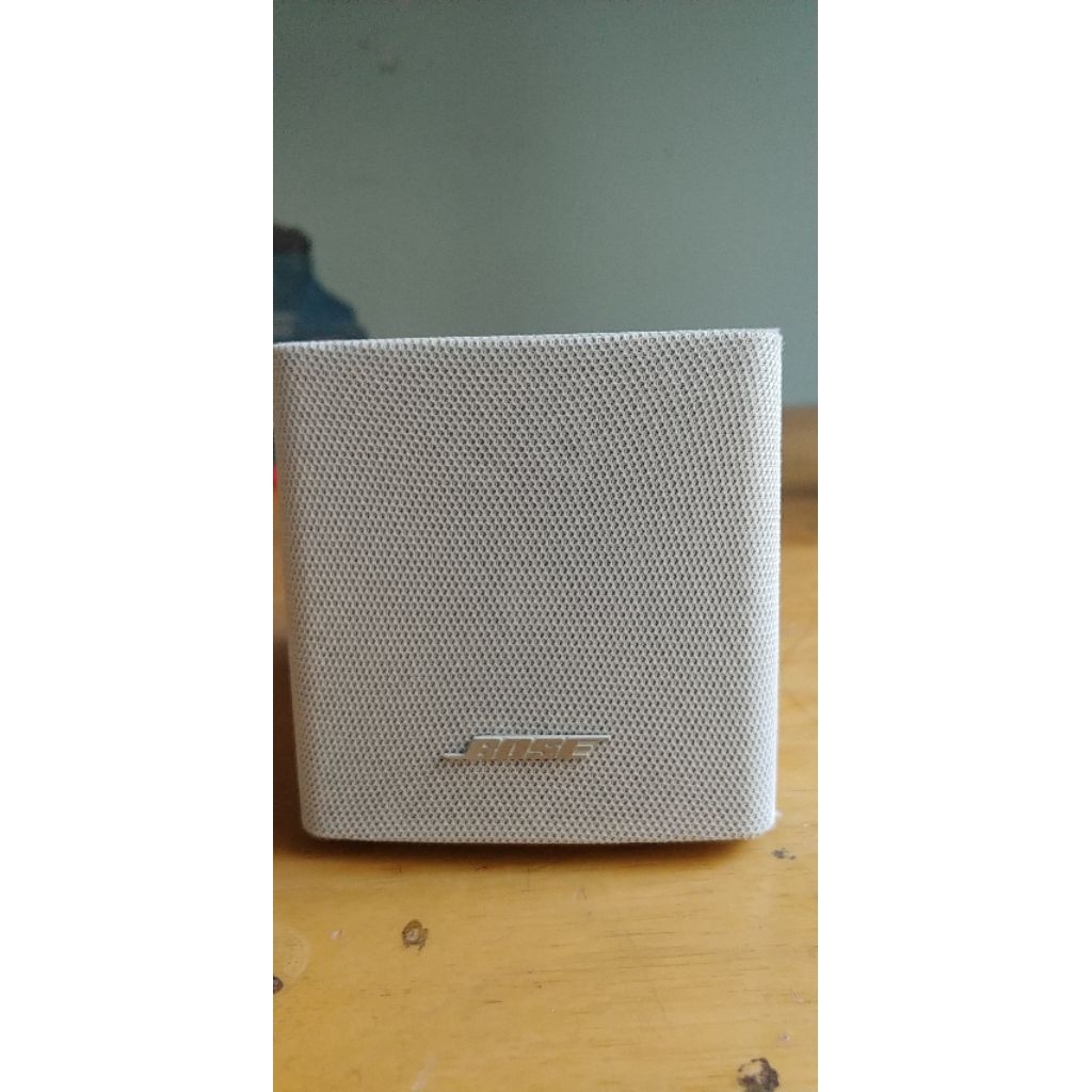 Loa Bose Cube. Loa trợ lời cho dàn nhạc và dàn karaoke