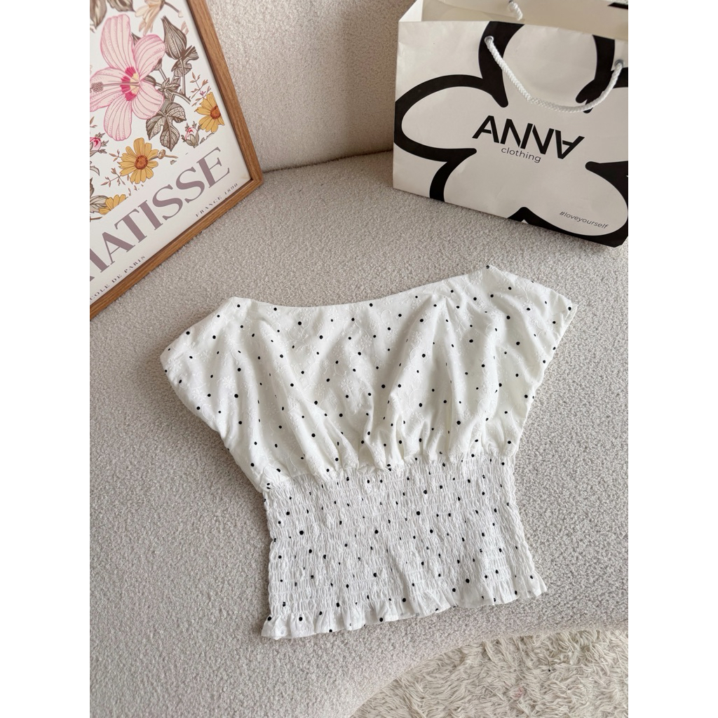 Áo Kiểu Nữ Lệch Vai Chấm Bi ANNA - Iggy Top