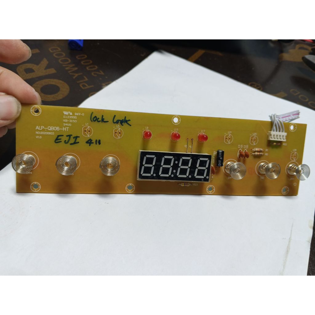 Bo mạch điều khiển hiển thị của bếp từ đơn Lock&Lock EJI411 mã ALP-QB06-HT tháo bếp đã dùng đẹp