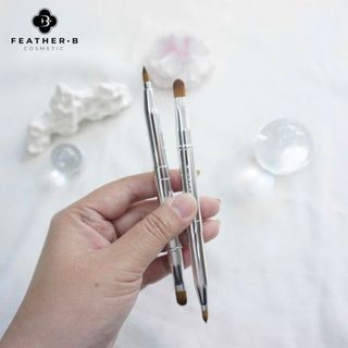Cọ môi 2 đầu Feather B Lip