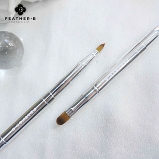 Cọ môi 2 đầu Feather B Lip
