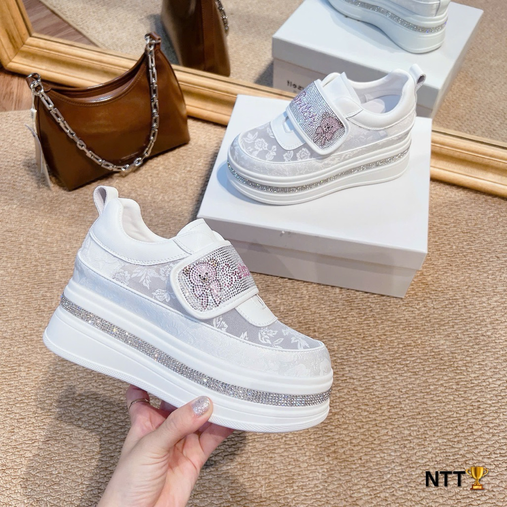 Giày thể thao Sneaker xịn sò siêu nhẹ như bấc dòng lưới hoa quai dán bản to đính đá gấu Bear xinh lạ