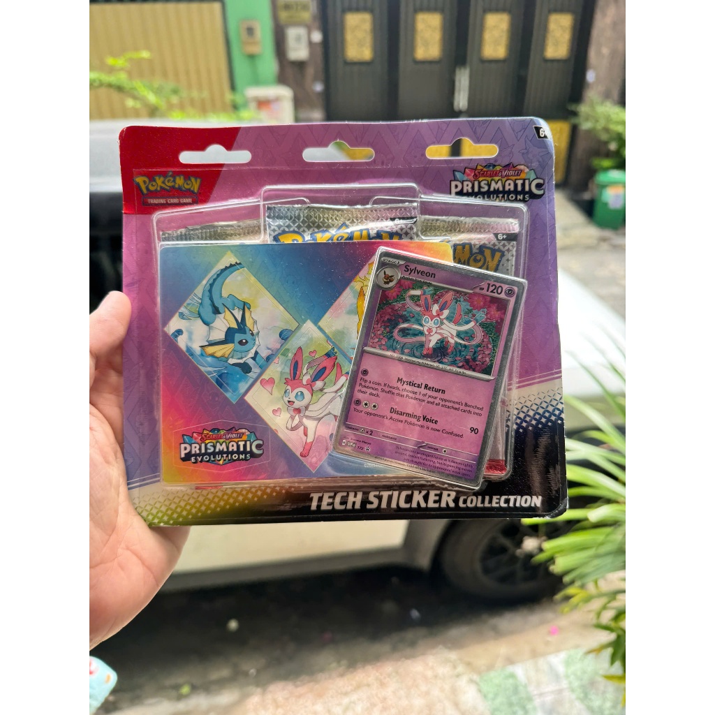 [Chính Hãng] Vỉ Pokémon TCG: Prismatic Evolutions Tech Sticker Collection - Thẻ Bài Pokémon Sylveon 