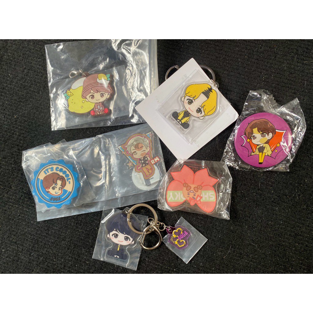 set 7 món Bts offcial goods doll Bt21 x line friend móc khoá, huy hiệu  như hình.