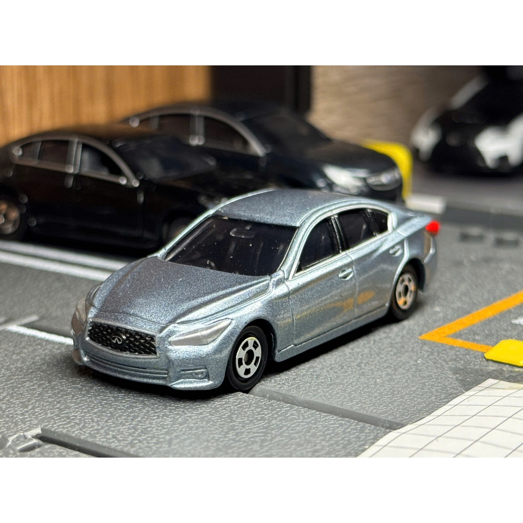 Tomica No.105 Nissan Skyline 1/66 (Trầy ít, Không hộp)