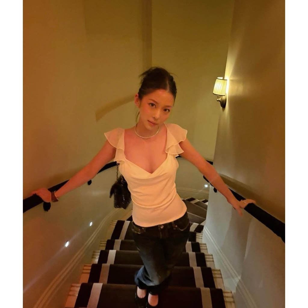 (Pass) Áo trắng cổ đổ Lola top Moody Nudy