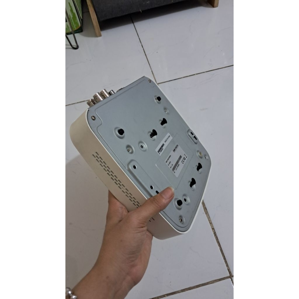 Đầu ghi analog cũ.Đầu ghi Kbvision 4 kênh KX-8104TH1 đã qua sử dụng không kèm ổ cứng.