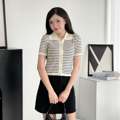 Áo len mongtoghi nữ Twentyfive ngắn tay, cổ bẻ họa tiết kẻ ngang 6695