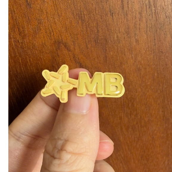 Cài áo logo MB Bank mạ vàng