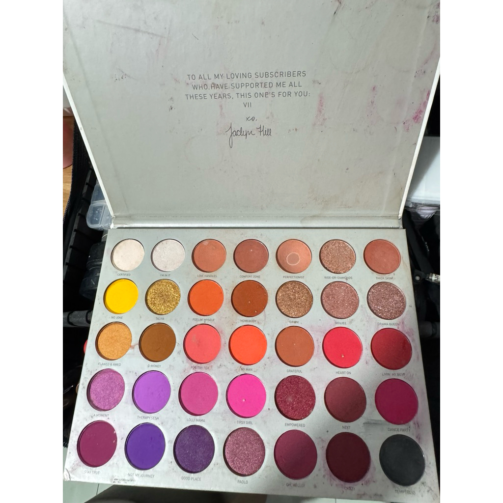 pass bảng mắt MORPHE JACLYN HILL