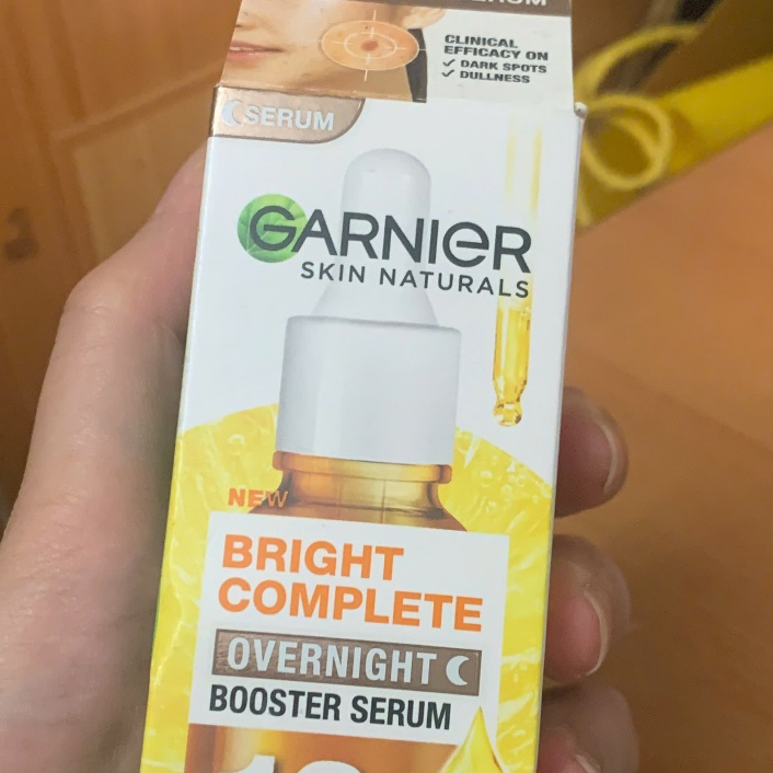 Dưỡng chất sáng da ban đêm Garnier Skin Naturals Bright Complete Over Night Booster Serum
