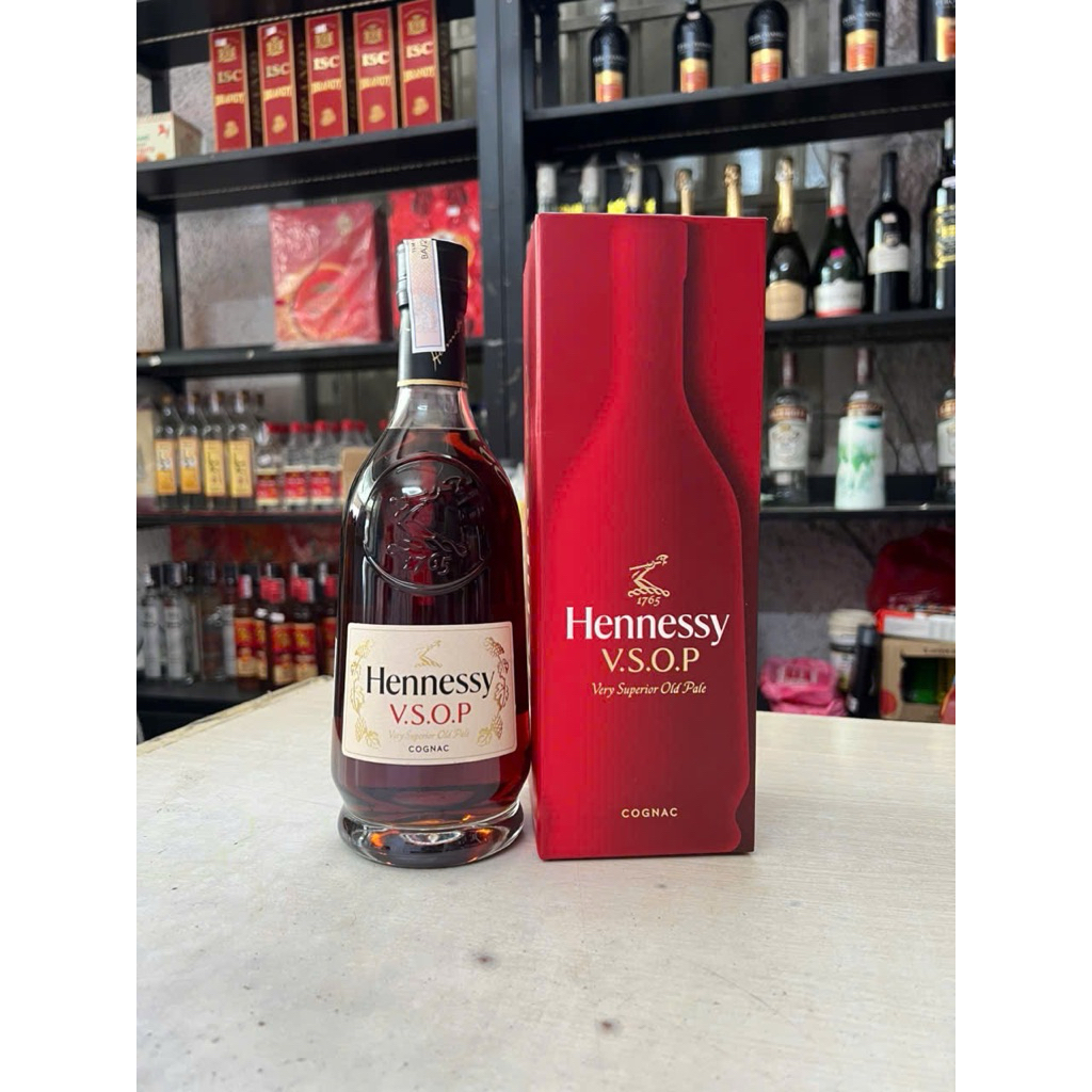 [COGNAC PHÁP] Hennessy V.S.O.P 700ml - Very Superior Old Pale Cognac 40% - Hộp Quà Đỏ Cao Cấp