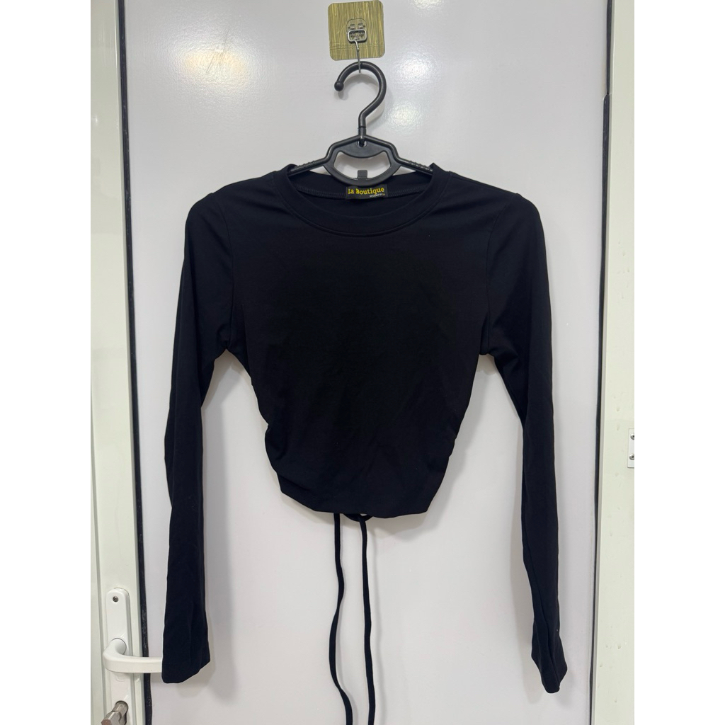 Pass / thanh lý áo crop tay dài đen La boutique
