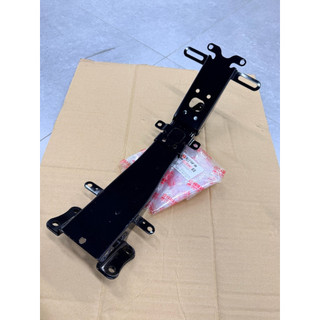 B5VF164F0000- Pát sắt đuôi dè sau Exciter 155 zin (Cái)