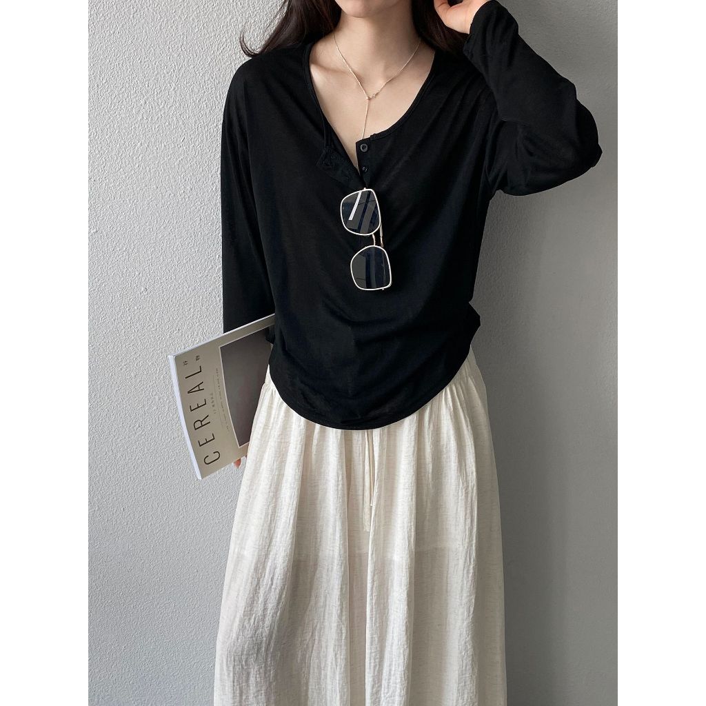 Áo thun tay dài form rộng nữ chất cotton kiểu dáng Vạt Bàu gắn nút, mềm mại mỏng nhẹ - NEONVN STUDIO