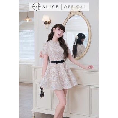 Váy Dự Tiệc Chất Ren Hoa Cao Cấp Alice, Đầm Ngắn Xòe Cổ Sen Đính Đá Phối Đai Nơ Nữ Tính V1501