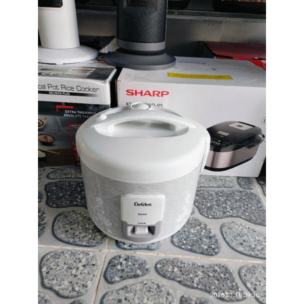Nồi cơm nắp gài Delites 1.8 lít NCG1805- hàng trưng bày 99%