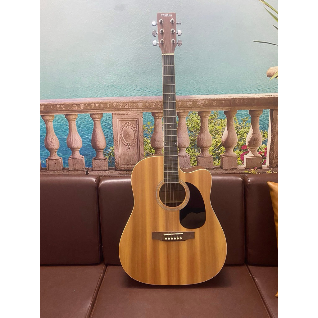 Guitar Yamaha F3000 (99%)