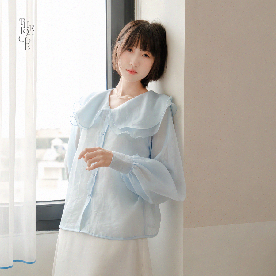 THE19CLUB - Áo sơ mi cổ bồng hai tầng vải voan tơ màu xanh lơ JENNIE SHIRT