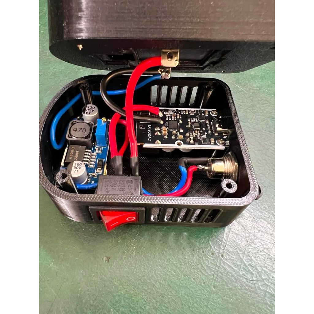 Vỏ sạc dự phòng kèm nguồn 12v cho wifi dùng pin makita 21v