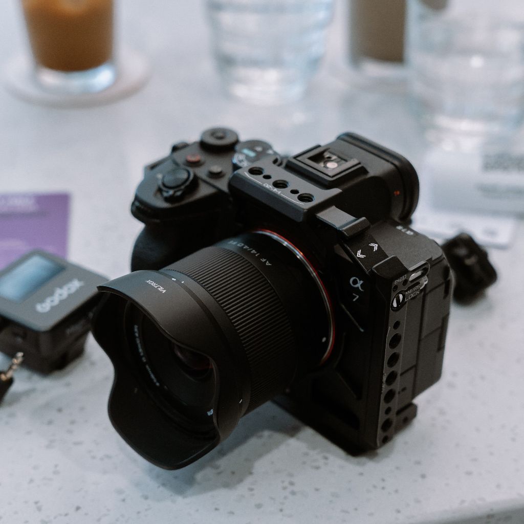 Khung bảo vệ - Rig Cage Yanzuo cho Sony A75, A74, A7s3, A7r4, A7r5 - Phiên bản mới nhất 2026
